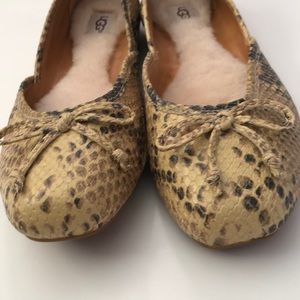 NWOT Uggs flats furry insoles. Size 8